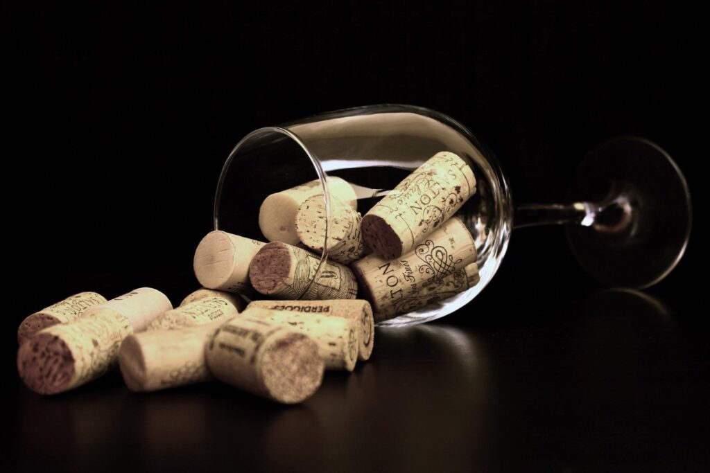 I tesori del Podere cork bowls wine glass of wine 1920w